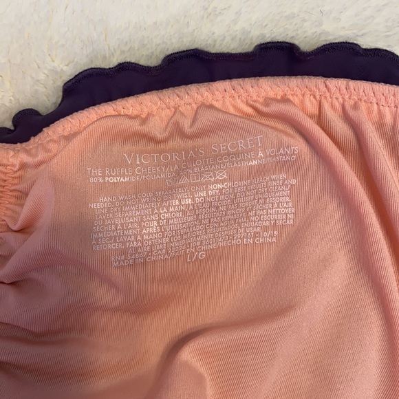 Victoria’s Secret Bikini - Picture 4 of 10